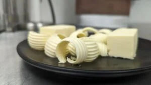 Lee más sobre el artículo Llega la mantequilla elaborada con… hidrógeno y CO2.