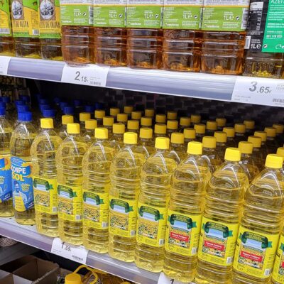 Ya se vende más aceite de girasol que aceite de oliva en España.