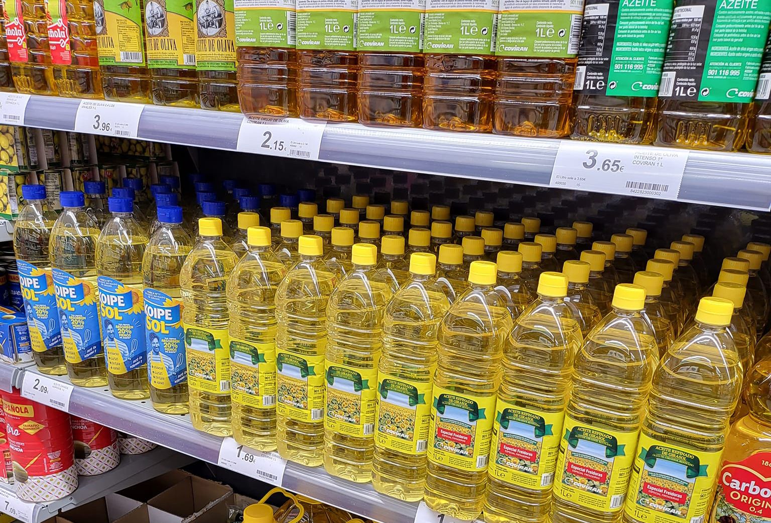 En este momento estás viendo Ya se vende más aceite de girasol que aceite de oliva en España.
