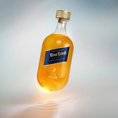 Johnnie Walker presenta la botella de whisky más ligera del mundo.