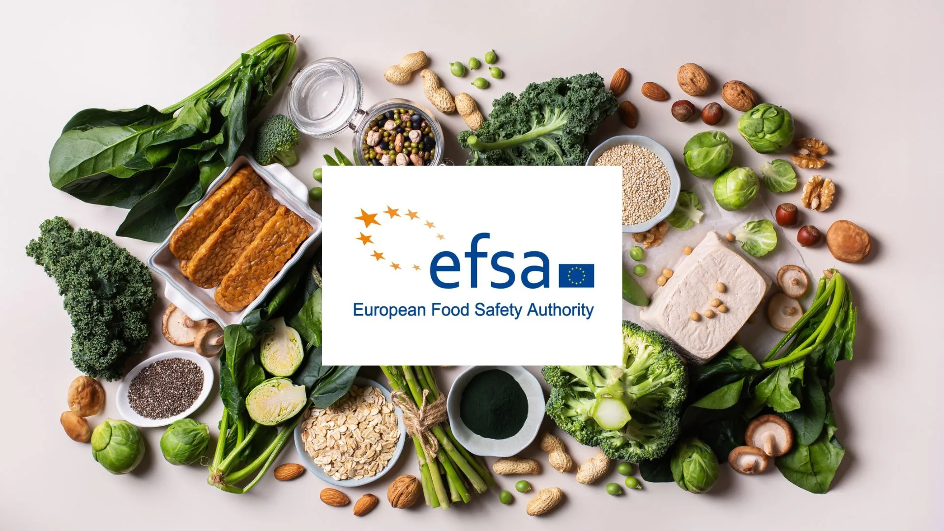 Cartel de la EFSA sobre una mesa con comida