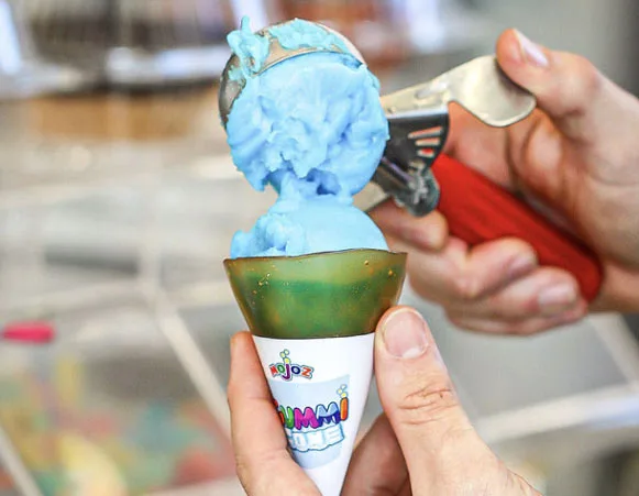 Conos de helado elaborados con gominolas