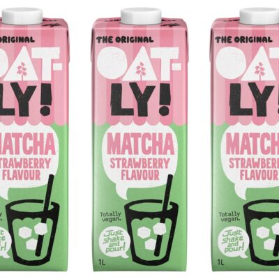 Llega la nueva bebida de Oatly con sabor a fresa.