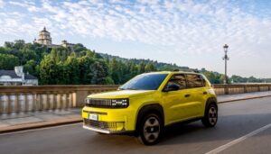 Lee más sobre el artículo Brik de leche y zumos convertidos en… un coche.