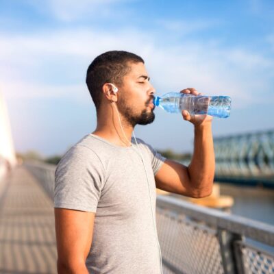 Hablemos del agua alcalina… y otras falacias.