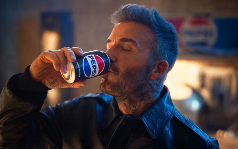 David Beckham y otras estrellas del fútbol mundial protagonizan el nuevo anuncio de Pepsi.