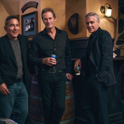 George Clooney lanza su propia cerveza sin alcohol.