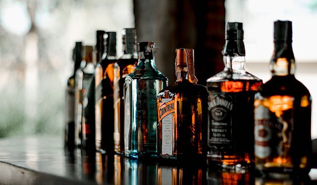 Las bebidas alcohólicas pueden llevar ingredientes artificiales no declarados.