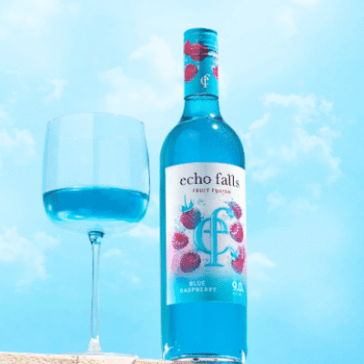 Llega el vino azul… para la Gen Z
