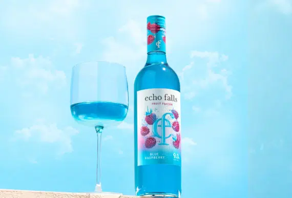 Las ventas de este vino azul son un éxito en UK entre los más jóvenes