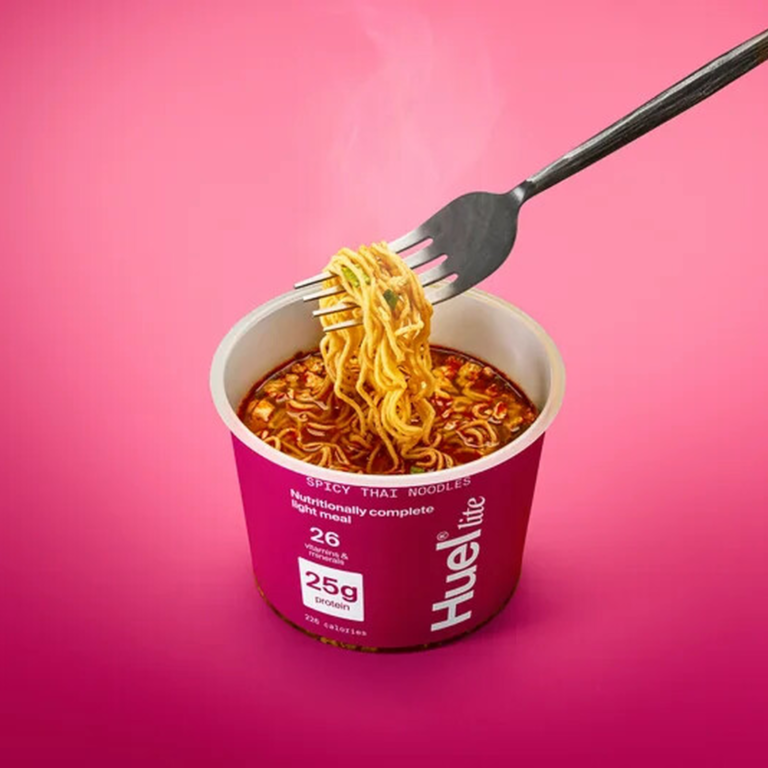 Huel, la firma de nutrición deportiva y funcional propiedad de Danone ahora lanza un ramen instantáneo.