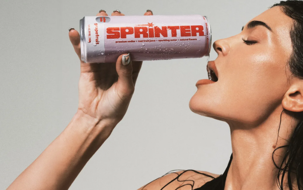 La empresaria, modelo y presentadora de Tv. Kylie Jenner lanza un nuevo producto para la hidratación y la belleza.