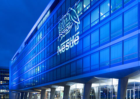 Nestlé utiliza la IA para detectar ineficiencias en la producción y combatir el desperdicio alimentario