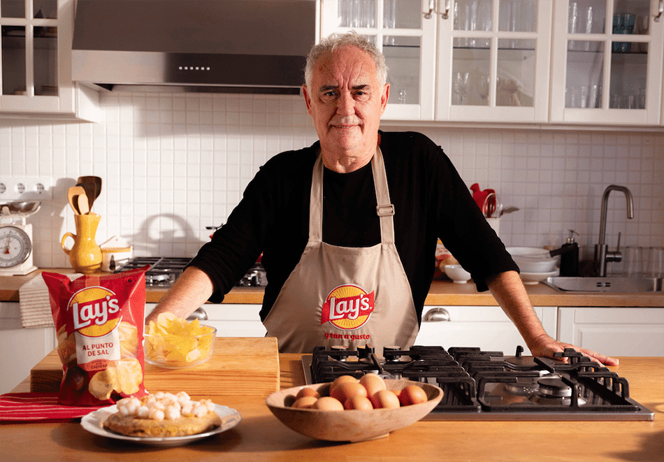El cocinero Ferrán Adrià nos hace una tortilla usando patatas Lay´s
