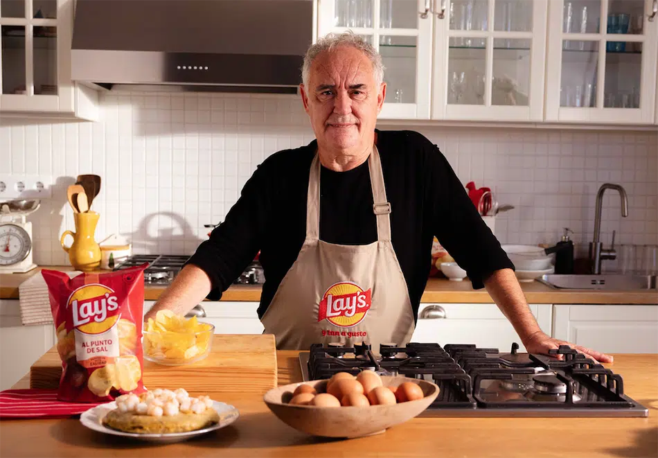 El cocinero Ferrán Adrià nos hace una tortilla usando patatas Lay´s
