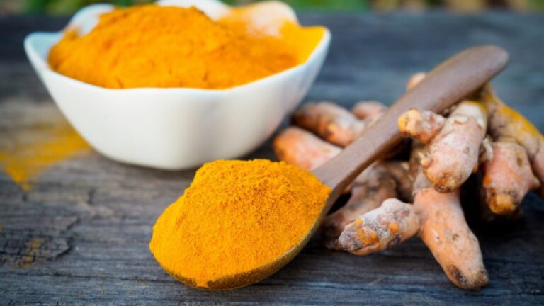 9 ingredientes, entre ellos el extracto de cúrcuma, están siendo investigados en Corea del Sur por posibles efectos adversos en la salud.